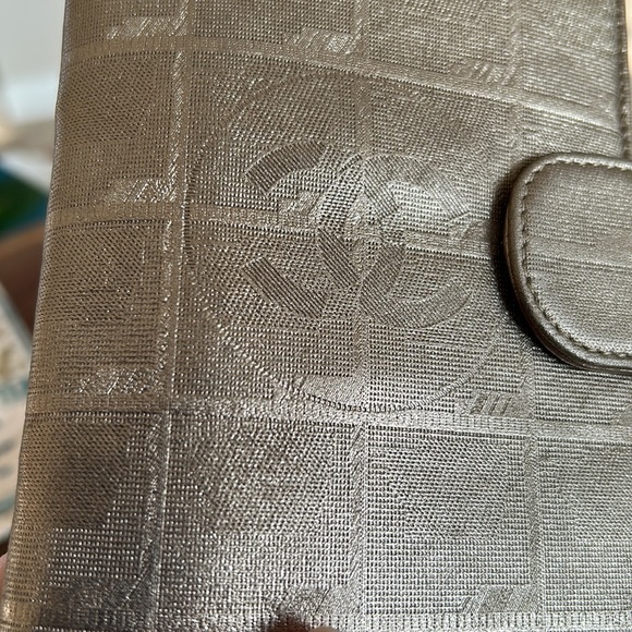 Chanel French Purse. - Picture 4 of 15